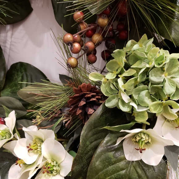 Winter Greenery Door Wreath Hellebores Pine Magnolia Hydrangea Berries - Picture 3 of 4
